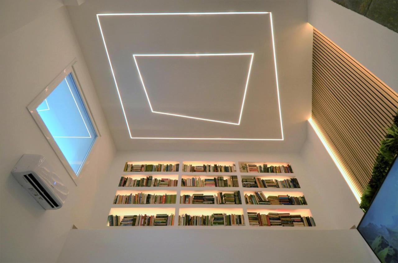 Biblioteca De Lujo En El Centro Historico De Malaga Lägenhet Exteriör bild
